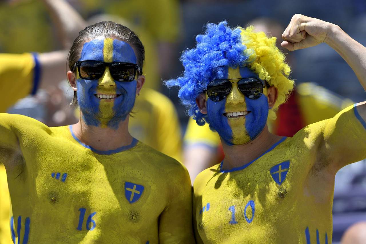 ItaliaSvezia, la partita dei tifosi tra cori e look inediti Corriere.it